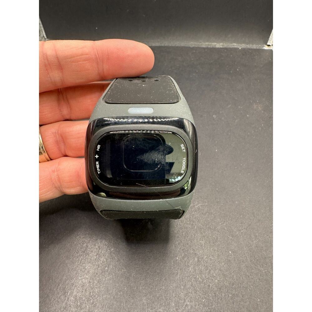 Mio Alpha Heart Monitor Fitness Tracker Model 53P Gray Strap Not Working